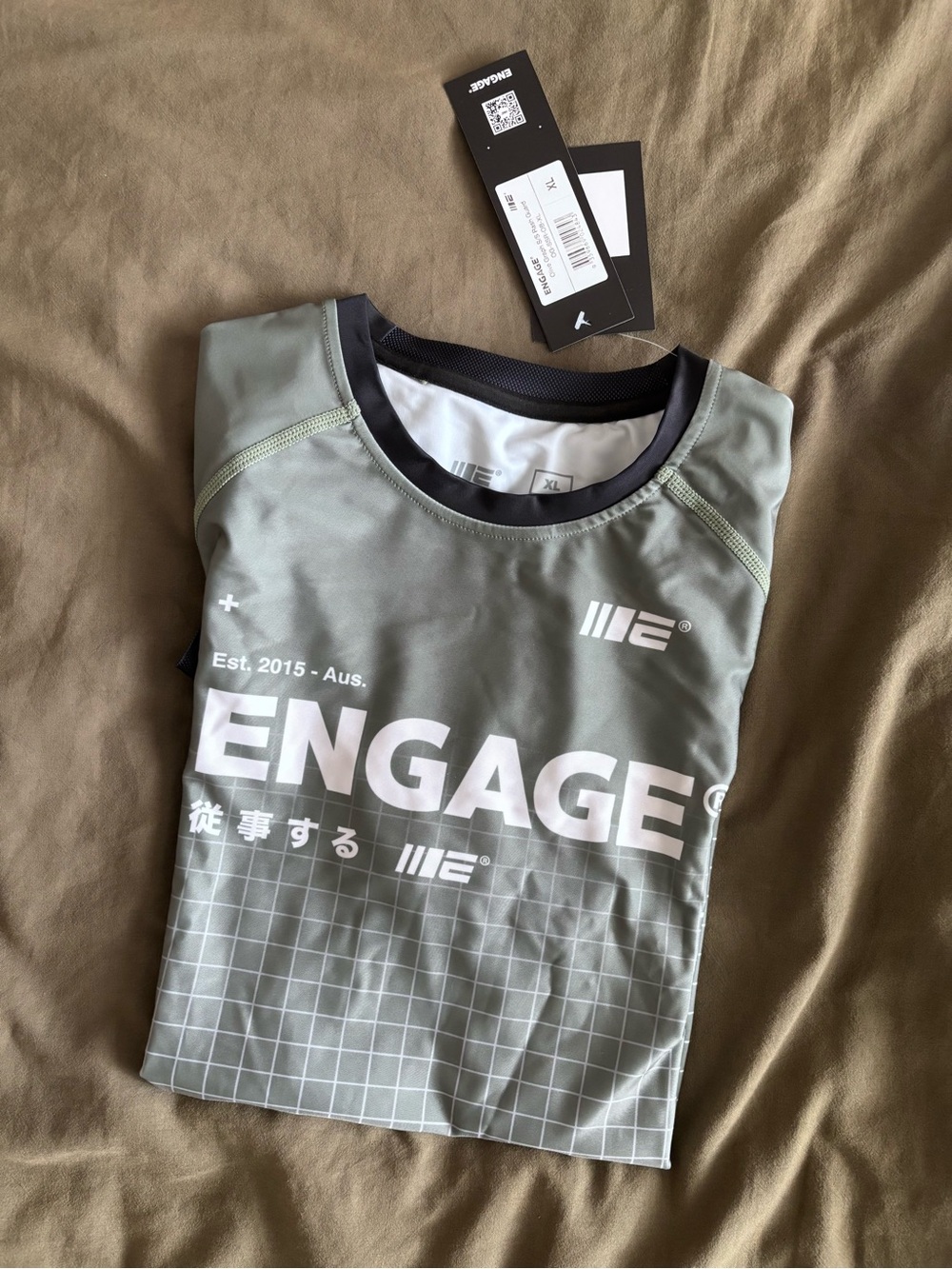 Olive Graph Rash Guard NWT - Picture 3 of 3